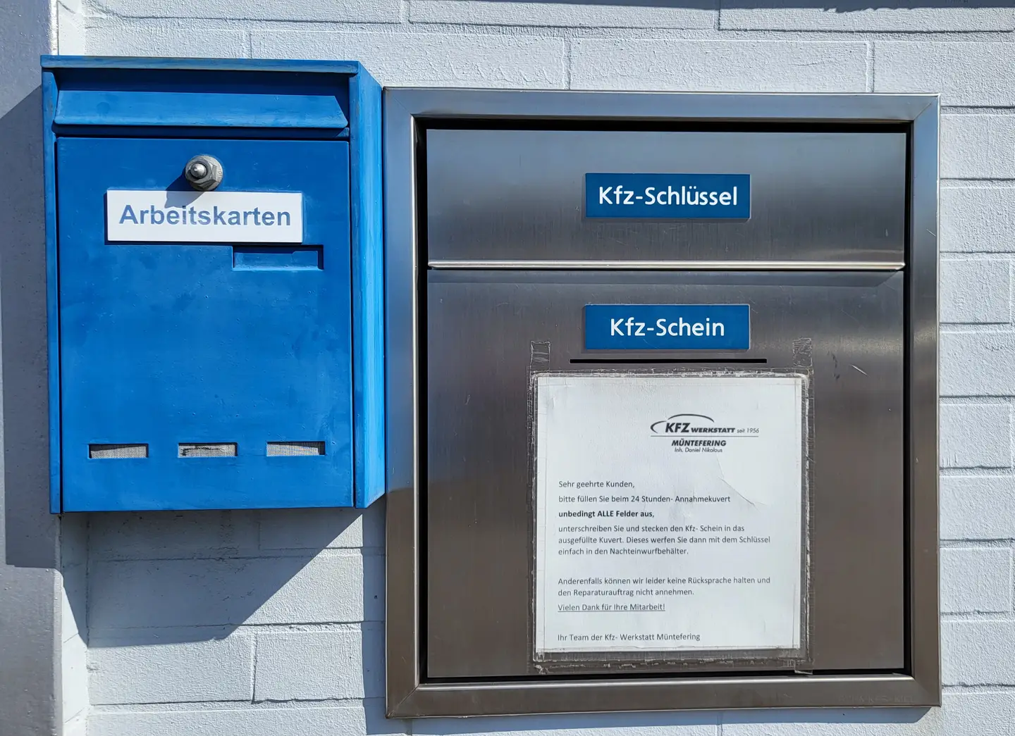 Foto: Nachtannahme - Briefkasten Ansicht des Briefkasten für die Nachtannahme